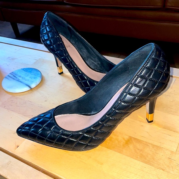 CLOSING- LAST CHANCE- MAKE OFFER -Vince Camuto Diamond Quilted Black Leather - Picture 2 of 9